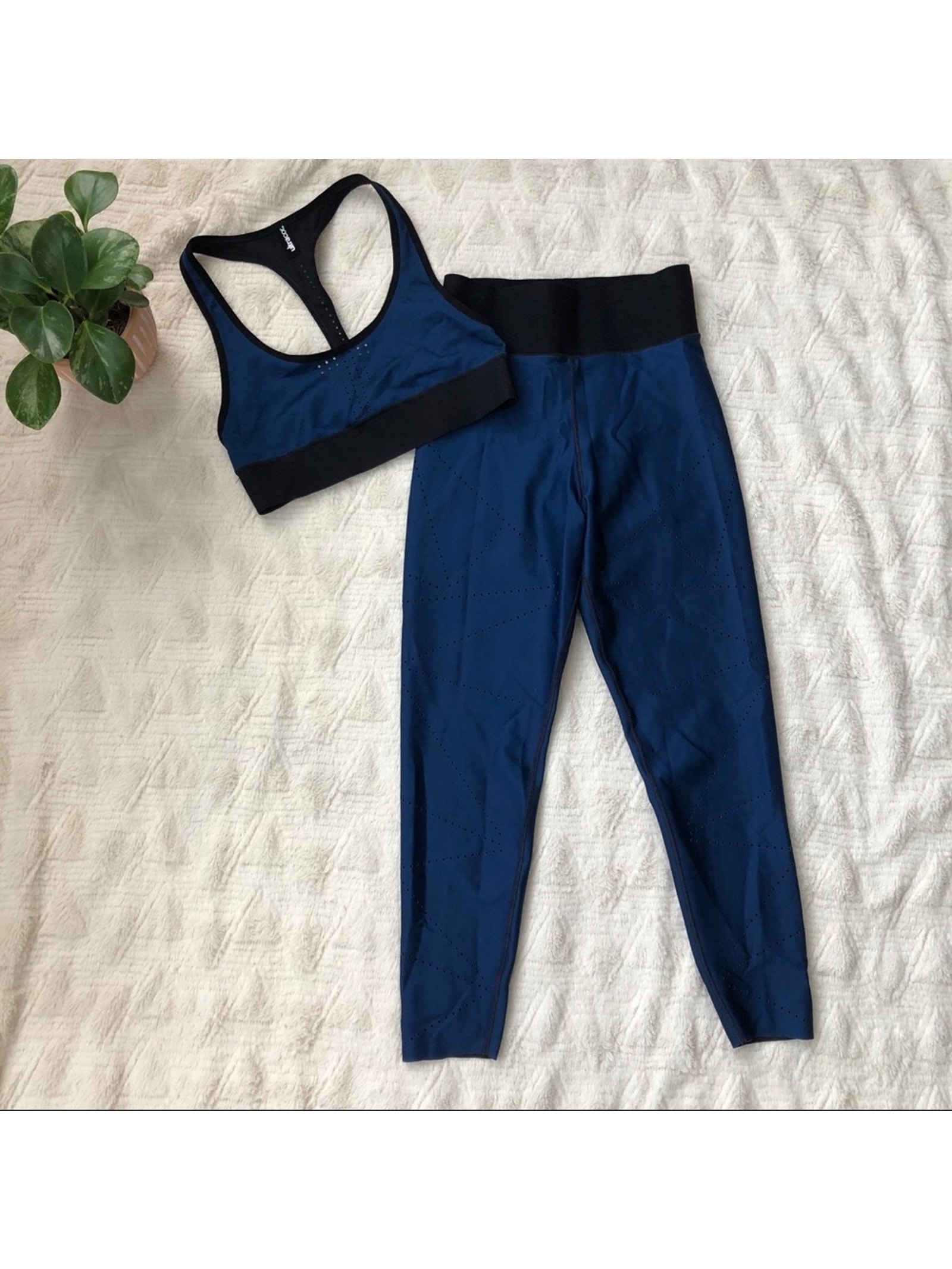 Ultracor Blue Pixelate Bra & Leggings Workout Set